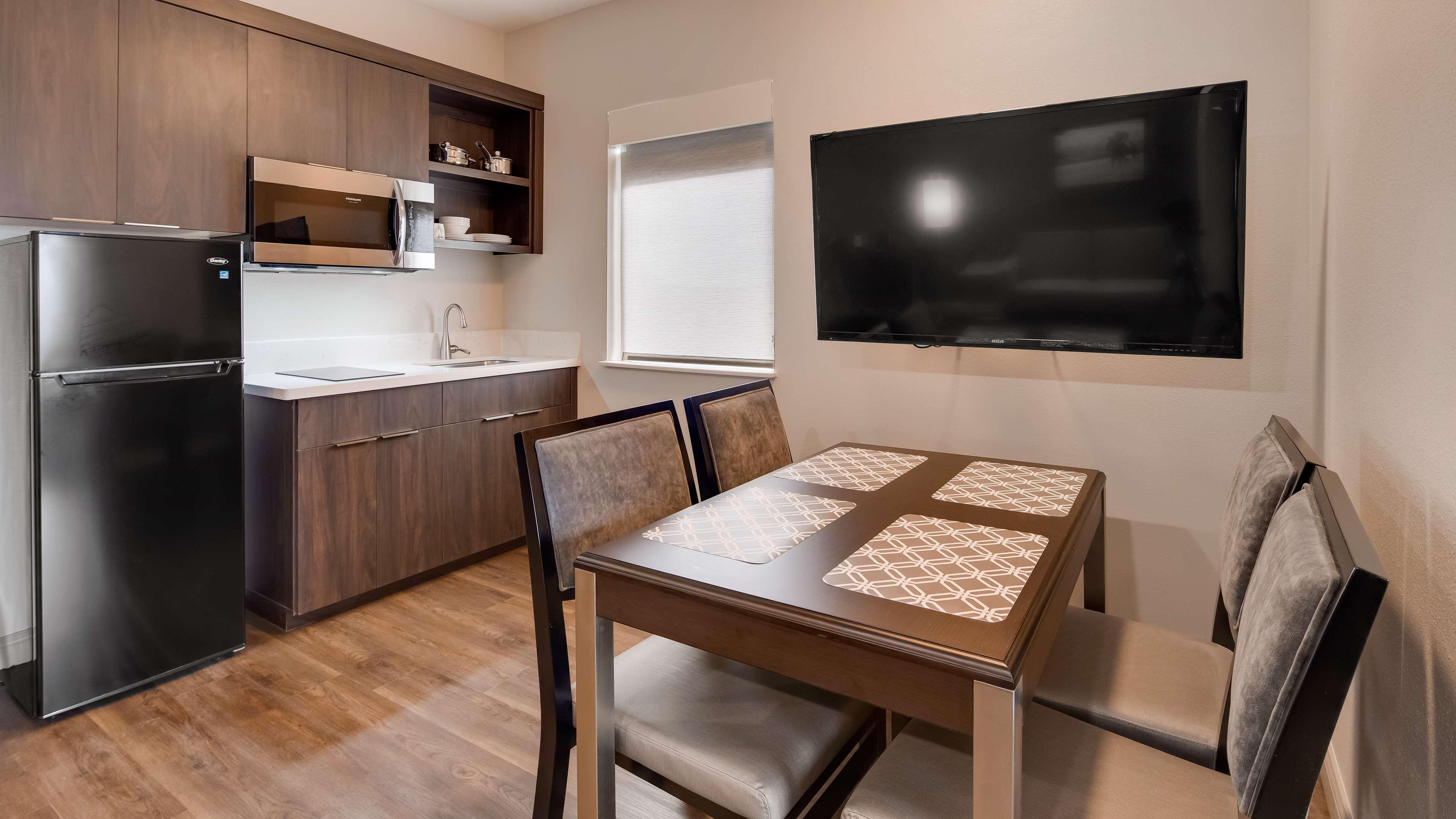Comfort & - Louisville North Hotel 2*