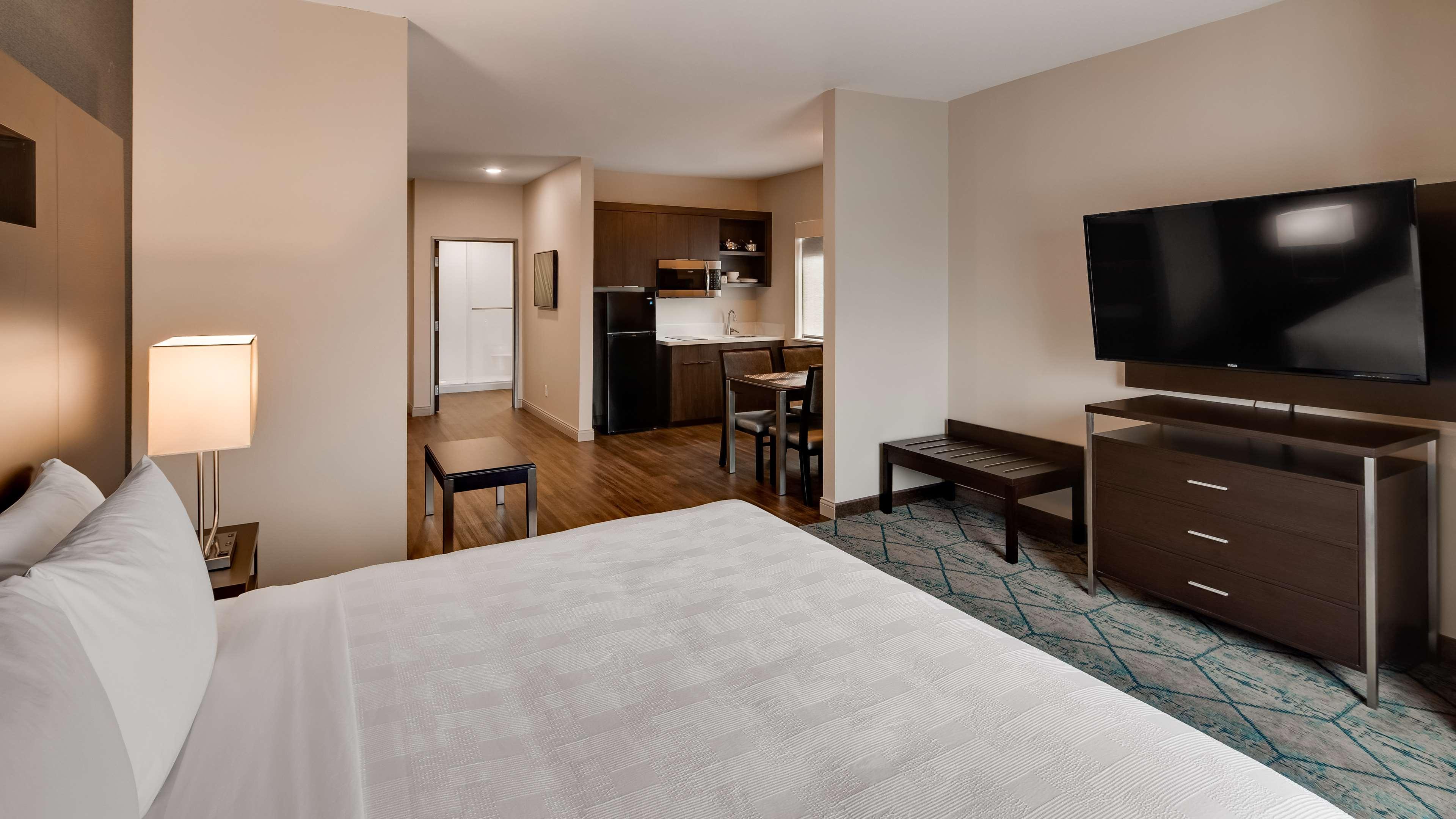 Hotel Western Louisville North 2*