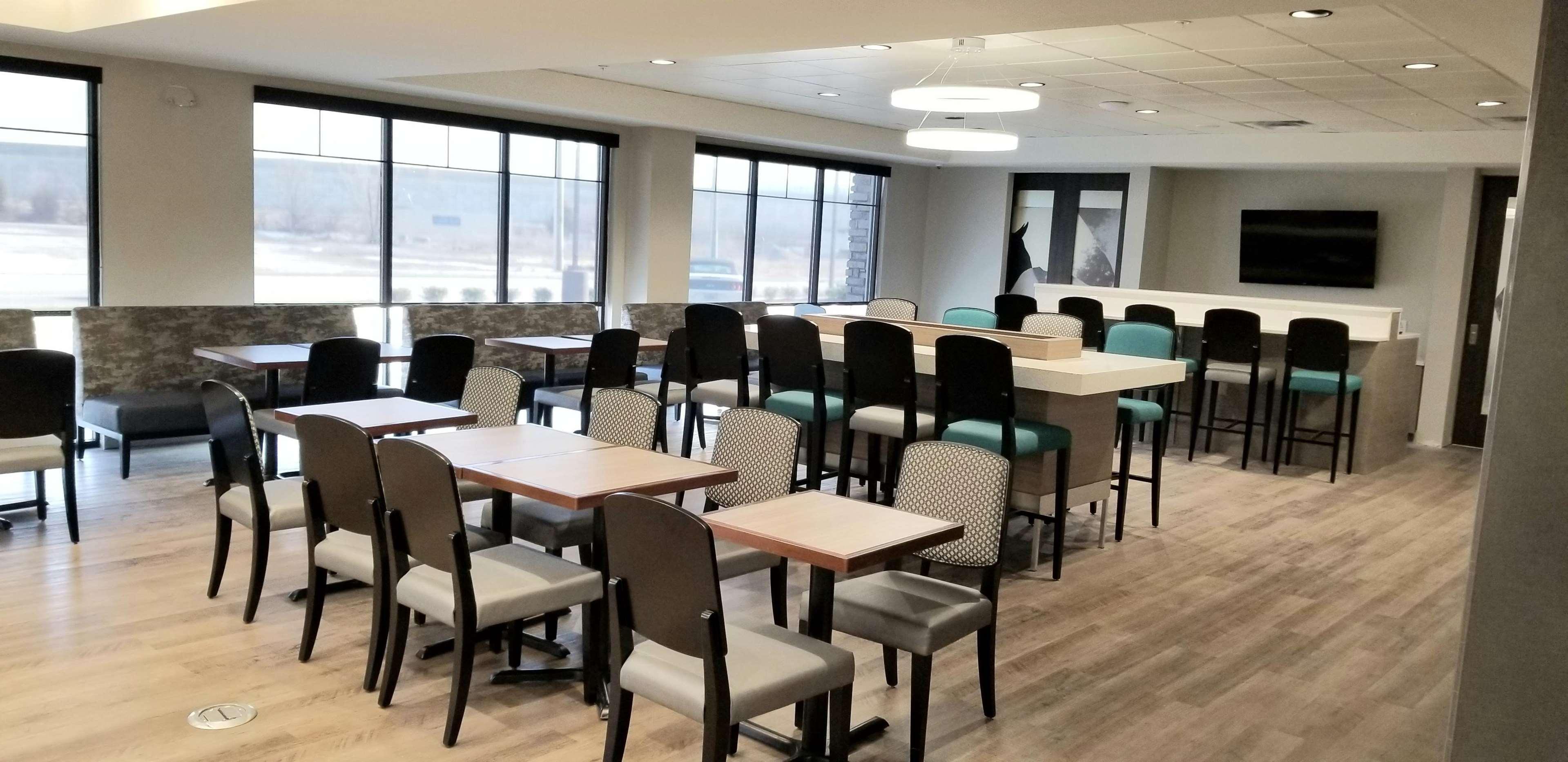 Hotel Comfort & - Louisville North