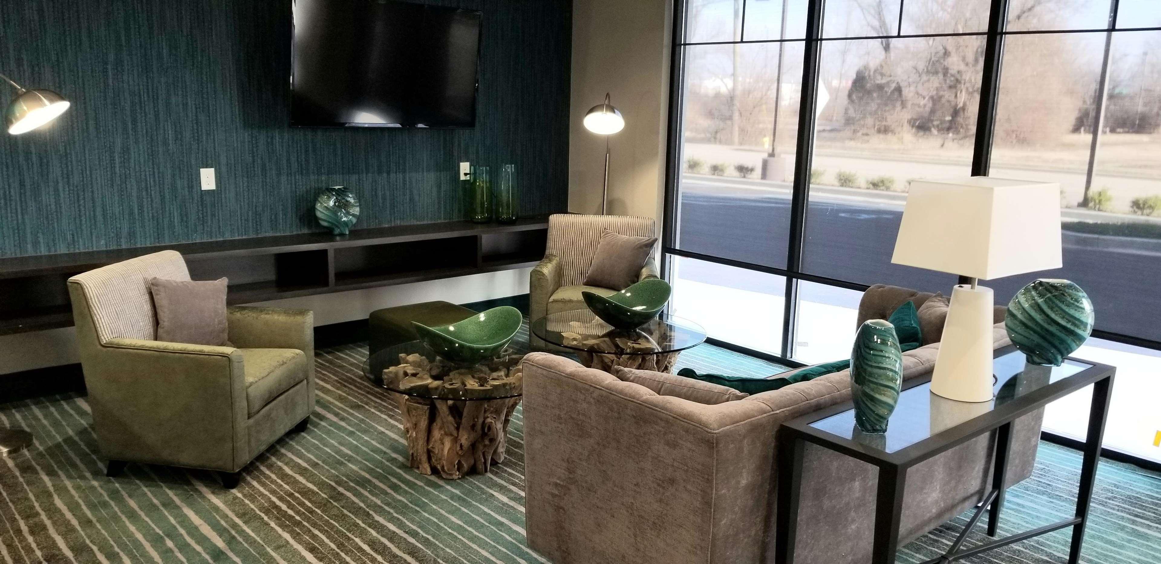 Hotel Comfort & - Louisville North