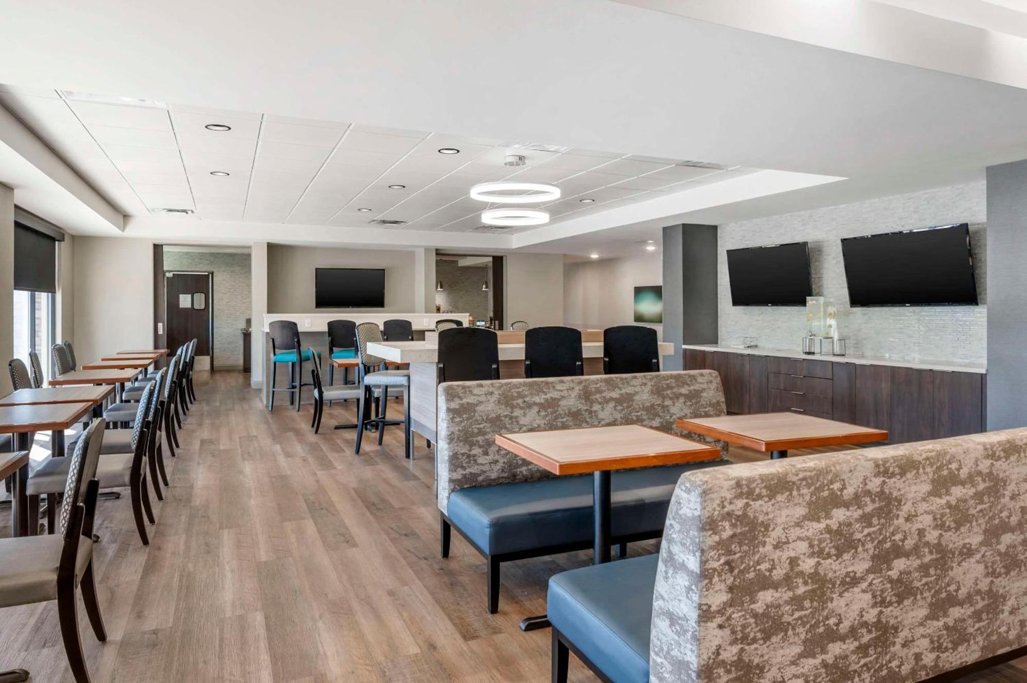 Hotel Western Louisville North 2*