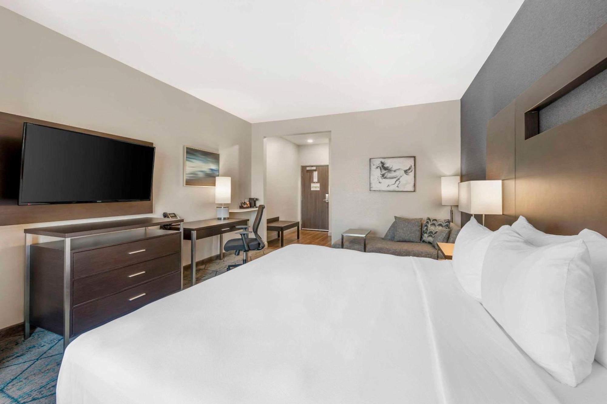 Comfort & - Louisville North Hotel