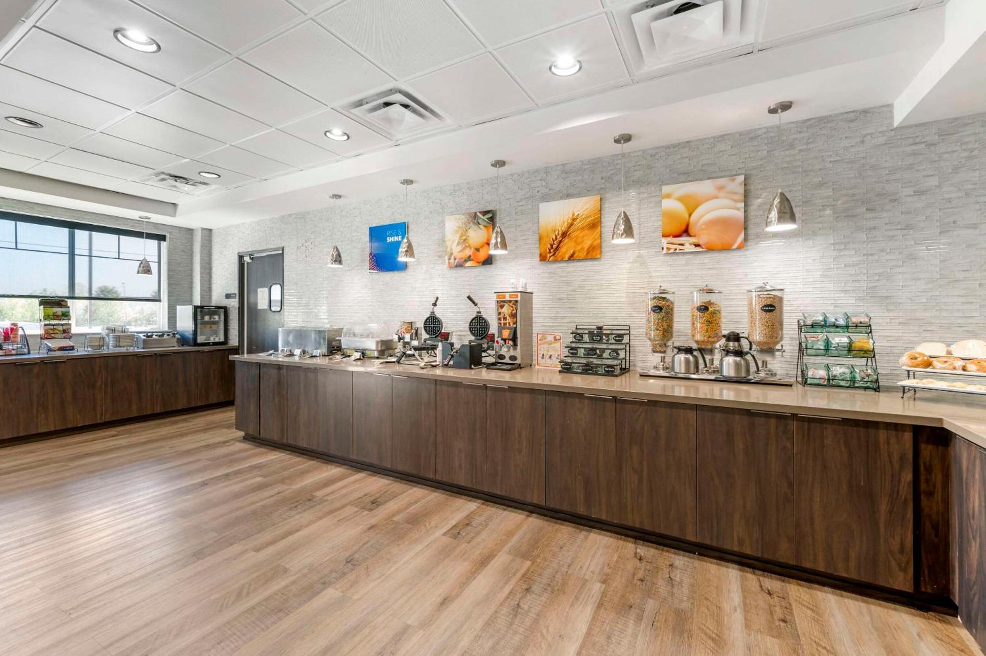 Hotel Comfort & - Louisville North