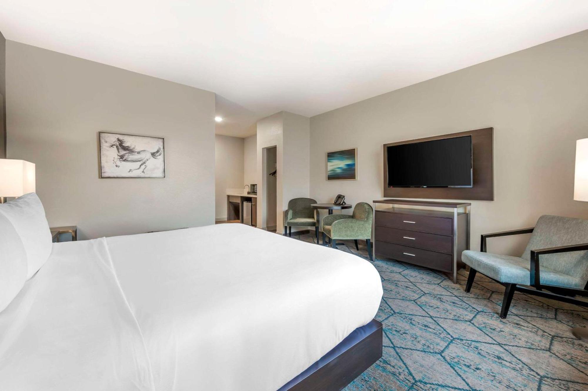 Western Louisville North Hotel 2*